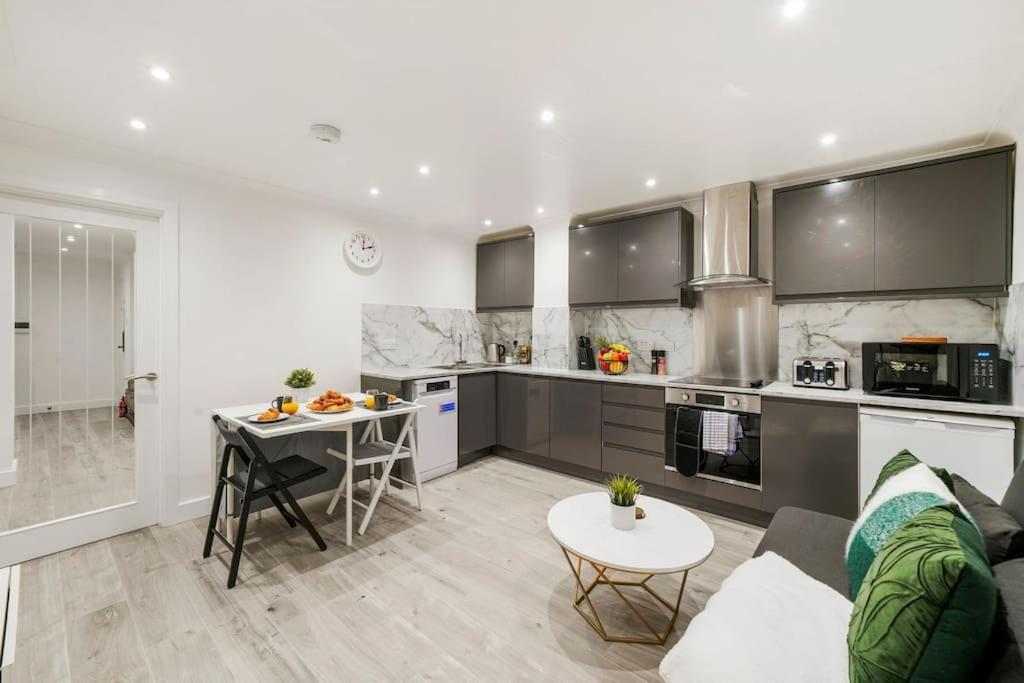 Modern 2 Bedroom Apartment In The Heart Of Londra Exterior foto