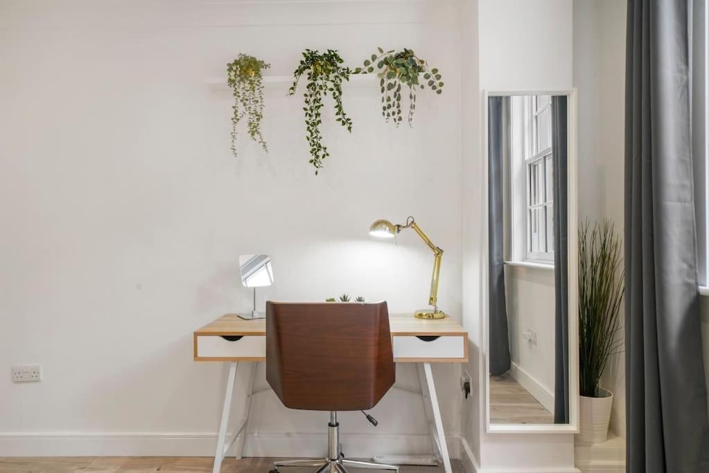 Modern 2 Bedroom Apartment In The Heart Of Londra Exterior foto
